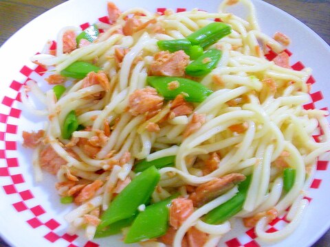 鮭とスナップエンドウの塩こうじぽん酢うどん